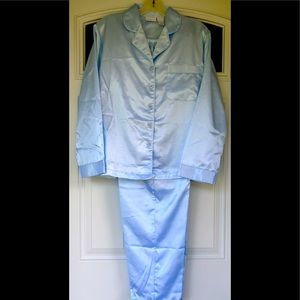 NWOT Beautiful Ladies Parisian Intimates Pajamas Size Small